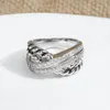 Design CZ anel elegante chique branco banhado a ouro x forma torção anel joia para mulher