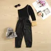 Completi di abbigliamento 2-7Y Completi di vestiti di moda per ragazze per bambini Completi per bambini a maniche lunghe con una spalla T-shirt tascabile Pantaloni estivi Autunno 230608