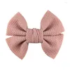 إكسسوارات الشعر 20pcs/lot 4.5 '' Seersucker Waffle Fabric Bow مع مقطع للفتيات Soft Solid Boutique