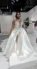 2023 Sexy Sirène Robes De Mariée Argent Cristal Perles Une Épaule Satin Illusion Côté Split Overskirts Satin Robes De Novia