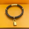 Braccialetti in pelle con chiusura magnetica alla moda Braccialetti unisex per amanti delle lettere Bracciale con ciondoli classici gioielli firmati Gift225z