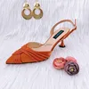 Sandalen QSGFC Nigeria Populaire Afrikaanse Dames Schoenen En Tas Oranje Kruis Diamant Riem Decoratie Prachtige Banket Dames Schoenen En Tas J230608