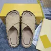 New Sandalo di paglia Pantofole da donna Designer Vacation Beach Slide Fashion Home Shoes Pantofole da doccia con fondo in gomma