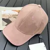 1Mens Baseball Cap Projektant Hat Monted Strawberry Caps Street Casquette unisex Regulowana kopuła z literą haftowaną modną modę