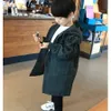 テンチコートチルドレンズ衣類ボーイウィンドブレイカージャケット2023年秋の子供用長いセクションコートスプリングと韓国バージョン230608