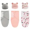 Filtar Swaddling 2st Cotton Born Sleepsack Baby Swaddle Filt Wrap Hat Set Spädbarn Justerbar född sovväska Muslin Filtar 0-6m 230608