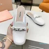 Designer Parel Ontwerp Lederen Half Slippers Ronde Neus Flats Dames Schoenen Enkele Schoenen Outdoor Casual Muilezels Metalen Ketting Mode Dia's Strand Dames