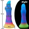 Nya Luminous Anal Toys Dragon Dildo Glowing Monster Penis Colorful Butt Plug Soft Dildo med Suction Cup Sex Toys för kvinnor/män L230518