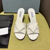 Mikro etykieta damska Slim High Obcing Sandals Kaptaki plażowe Klasyczne szpilki Kotek Błyskawiczny skórzany letni projekt designerski but moda lady slajdy damskie sandały seksowne sandały