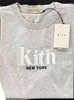 Kith Tshirt 2023 التطريز Kith T-Shirt كبير الحجم للنساء York Tirt جودة عالية 2023 Tees 5 I3AD