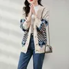 Kvinnors stickor Koreansk kontrastfärg Patchwork V-ringning Kvinnor Knit Cardigan tröja Beige Red Navy Blue Spring Autumn Loose Casual Lady