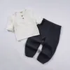 Set di abbigliamento 2PCS Mussola organica per bambini Abiti in cotone solido manica lunga Tshirtpants Tute Ragazzi Ragazze Abiti per bambini larghi Estate 230608