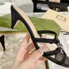 Nya kvinnors lyxmärke Sandaler Höga klackar övre med Crystal Signature Logo Grand Celebrity Style High Heels 23s Summer Party Trending Sandals Designer Sandal