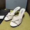 Kadın Mikro Etiketi İnce Yüksek Topuk Sandalet Plaj Terlikleri Klasik Yavru Kedi Topuk Parlak Deri Yaz Tasarımcısı Ayakkabı Moda Lady Slaytlar Bayan Seksi Sandals