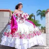 Vestidos Mexico Quinceanera Até o chão Apliques de renda floral ombro a ombro Vestido de cetim Sweet 15 Plus Size Vestidos de formatura Feito sob medida