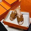 Mode sandaler äkta läder tofflor designer kvinnor glida sommar lyxiga platt bilder damer strand sandal fest bröllop toffel med box kingremit03