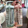 Tumblers 2 litrowa butelka z wodą ze słomką żeńskie dziewczyny Portable butelki podróży Puchar roweru fitness Summer zimny znacznik czasu 230607