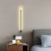 Vägglampa nordiskt fyrkantigt modernt långt hörn inomhus vardagsrum sovrum ledde sängen heminredning minimalist