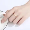 Pierścienie klastra gładkie okrągłe pierścień cyrkonu styl 14K moda dobra dla mężczyzn dla mężczyzn kobiet 2023 Prezent w 925 srebrnym super