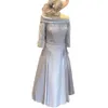 2023 Sukienki Mother of the Bride na ślubne srebrne na ramię koronkowe aplikacje Kryształowe koraliki satynowe wieczorowe suknie imprezowe matka ślub gościnny sukienka herbaty długość herbaty