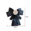 Broschen Koreanische Stoff Polka Dot Fliege College Stil Hemd Kragen Pins Perle Kristall Corsage Mode Für Frauen Schmuck Geschenke