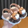 Sandaler baby sommar 3d kanin björn pojkar flickor barn tecknad pvc non slip barn mjuk botten krok loop strandskor 230608