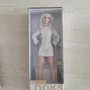 Blind Box Signature wygląda na lalka wysoka blondynka w pełni dodatkowa moda noszona na białą sukienkę Buty na platformę Prezent dla kolekcjonerów 230607