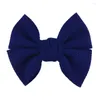 Hårtillbehör 20st/Lot 4.5 '' Seersucker Waffle Fabric Bow med klipp för flickor Soft Solid Knot Boutique