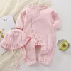 Rompertjes Mousseline Baby Jumpsuit Hoed Lange Mouw Katoen Peuter Romper voor Jongens Meisjes Effen Kleur Lente Herfst Kleding geboren Onesie 230607