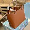 Pinic bag totes loews 가죽 디자이너 가방 여성 핸드백 클래식 대비 대비 대비 고용량 봄 롱 스트랩 크로스 바디 핸드 2023