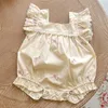 Rompertjes Born Baby Meisjes Jumpsuit Vliegende Mouw Katoen Bloem Borduren Peuter Meisje Bodysuits Kleding Voor Zomer 230608