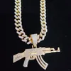 Colares com Pingente Homens Mulheres Hip Hop AK47 Colar com Pingente de Arma com Corrente Cubana de 13mm HipHop Iced Out Colares com Amuleto da Moda Jóias 230608