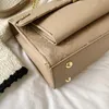 Marka Günü Paketleri Kadın Çantası Yeni Kabartmalı Messenger Çantası Moda Klasik Zincir Çanta Vintage Doku Gril Crossbody Bag