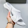 Ultralight Köpük Terlik Klasik Tasarımcı Sandals Mens Yastıklı Spor Ayakkabıları Moda Kadın Ayakkabıları Slip Olmayan Rahat Rahat Ayakkabılar Yeni Yaz Nefes Alabilir Daireler