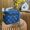 Designer damski miniup torba do makijażu dżinsowa kontrola diamentu Mała wisiorek Tote Matelasse łańcuch crossbody torba c klamra przenośna torba torebki do przechowywania 17x12 cm