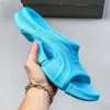 Ultralight Köpük Terlik Klasik Tasarımcı Sandals Mens Yastıklı Spor Ayakkabıları Moda Kadın Ayakkabıları Slip Olmayan Rahat Rahat Ayakkabılar Yeni Yaz Nefes Alabilir Daireler