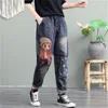 Frauen Jeans Weibliche Plus Samt Verdicken Cartoon Mädchen Patch Stickerei Frauen Lose Wilde Mode Fett MM Elastische Taille Harem Hosen A1009