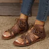 Сандалии Roman Sandals 2023 Пложенное дно змеиное рисунок Полая рыба сандалии рта T230609