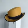 Шляпа шляпы широких краев ведро белая черная красная шляпа для мужчин Женщины Радиционные Федорас Шляпник Маг Унисекс Панк Панк Косплей костюм 230608