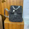 Borsa da donna in denim di design Zaino con ricamo a diamante Hardware in argento Tenditore in metallo Borsa a tracolla con catena Matelasse Borsa a tracolla con portamonete 22x27 cm