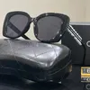 Occhiali da sole da sole per designer Chanelly per donne occhiali da sole da sole da uomo con telaio quadrato polarizzati con gambe di occhiali larghi con lettera cavata con scatola 201