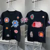 23SS Mens Yaz L Bobin Balkabağı Crewneck Grafik Crewneck Canlı Mavi Yayoi Kusama V koleksiyonu Allover Balkabağı Jakard Motif Açık Dış Mekan Günlük Tee T-Shirt