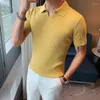 남자 T 셔츠 여름 남자의 짧은 슬리브 티셔츠 비스코스 필라멘트 얇은 옷깃 폴로 셔츠 슬림 v- 넥 스트라이프 니트 성숙한 노란색