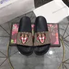 Men Women Slippers Designer Rubber Slides Sandal Flat Blooms Strawberry Tiger Bees Green Red White Web Fashion Shoes Beach Flip Flops Flower Box 36-46