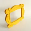 Ramar ZK30 TV -serier Friends Handmade Monica Door Frame Wood Yellow P O Collectible Home Decoration vackert gåva 230609