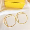 Kadın Toptan Takı Altın Çember Huggie Altın Kaplama Tasarımcılar Paslanmaz Çelik Metal Yuvarlak Lüks Mektup Küpe