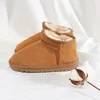 Barn Australien mini stövlar småbarn uggi Snow boot flickor Barn sneaker baby kid ungdom designer Klassiska spädbarn booties Äkta sko