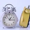 Horloges de table de bureau Carton Owl Mute Digital Wake Up horloge mignon Totoro Ring Bell Metal Bedroom Quartz Alarme avec lumière nocturne 230608