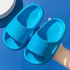 Zapatilla de verano para niños y niñas, zapatillas de Color sólido, cómodas, transpirables, antideslizantes, para el hogar, el baño, la playa L230217 230608