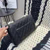 Designer - Women Flap Påsar Klassiska quiltade Crossbody axelväska Purse lyxiga kedjepåsar flygplatsväska stor kapacitet utomhushandväskor